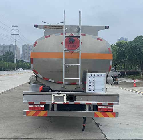 楚飛牌CLQ5180GYY6A型鋁合金運(yùn)油車