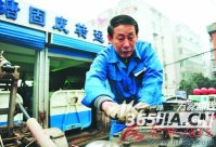 人們歌頌的垃圾車(chē)處理工作—垃圾車(chē)隊(duì)隊(duì)長(zhǎng)入選中國(guó)好人