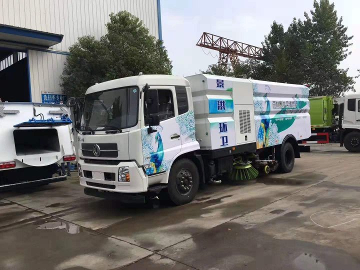 設(shè)計(jì)新穎的東風(fēng)高端天錦洗掃車(chē)發(fā)往云南景洪