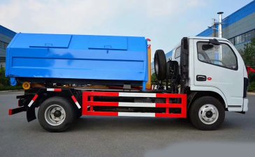 東風(fēng)國(guó)六小多利卡勾臂垃圾車車廂可卸式