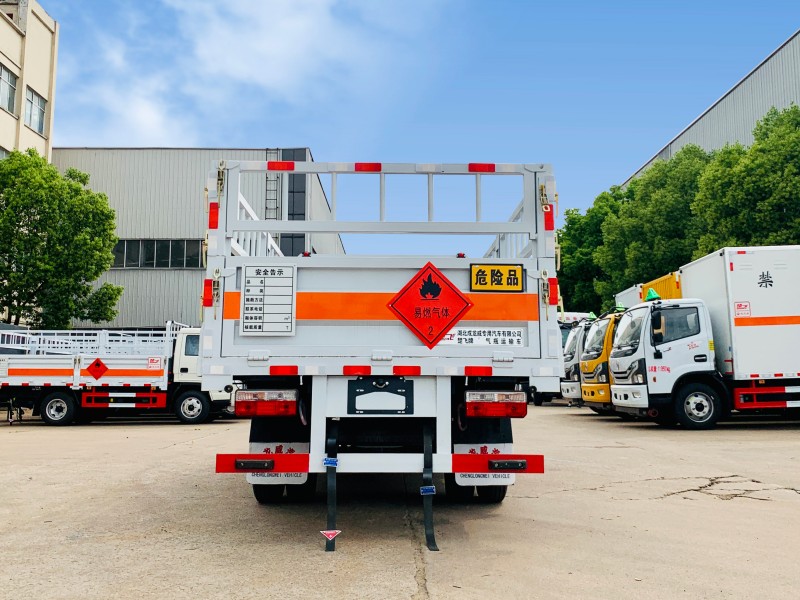 東風途逸3.9氣瓶運輸車