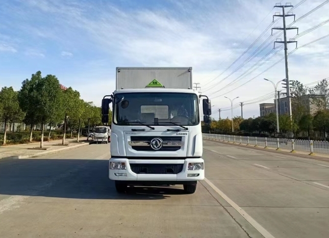 東風(fēng)6.8米D9爆破器材運輸車